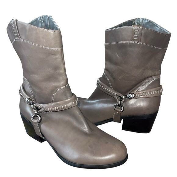 B Makowsky Boots Harness Leather Hudson Heels - Picture 3 of 10